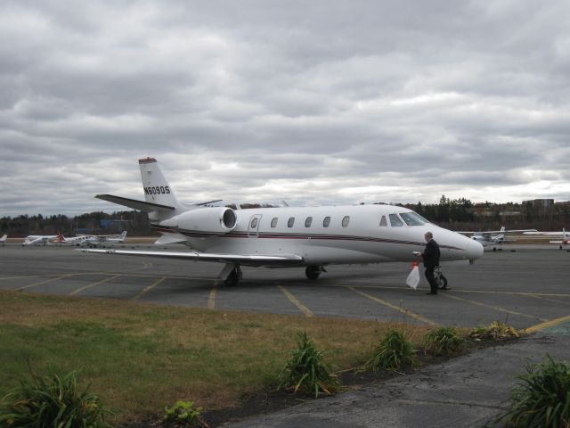 Cessna Citation Excel/XLS (EJA609P) - This lucky pilot gets to unload the trash after the flight.