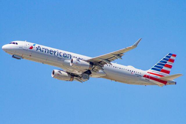 Airbus A321 (N905AU)