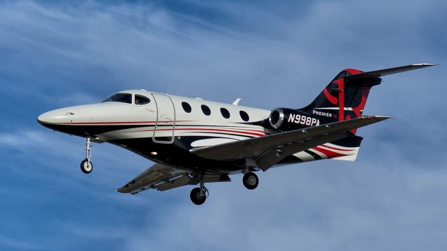 Beechcraft Premier 1 (N998PA) - 31L approach.