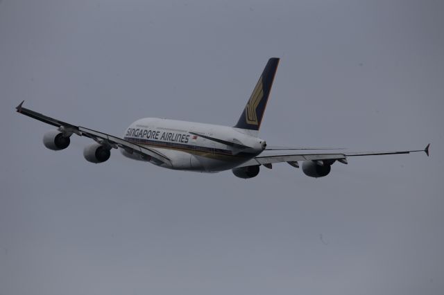 Airbus A380-800 (9V-SKN)