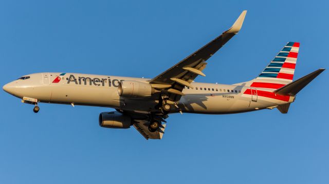 Boeing 737-800 (N958NN) - American 737 arriving from Dallas (DFW)