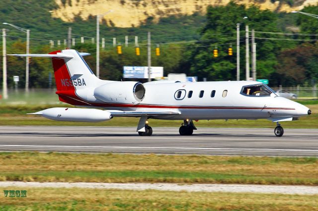 Learjet 35 (N595BA)