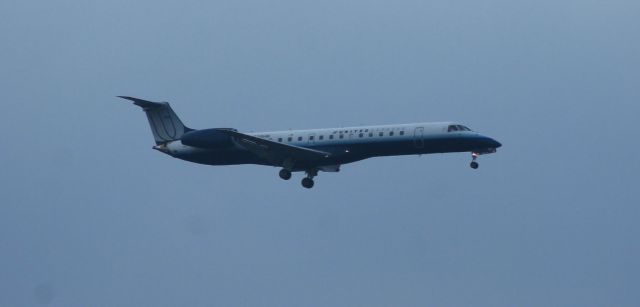 Embraer ERJ-145 (N838HK) - Trans States ERJ-145 on final for runway 28.