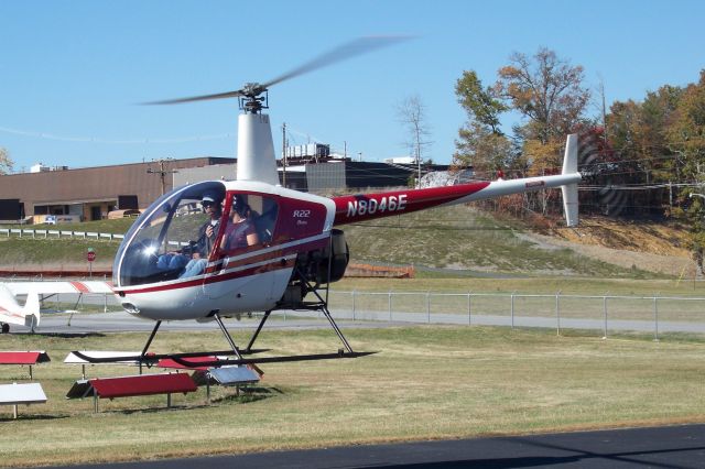 Robinson R-22 (N8046E) - N8046E conducting flight training at KGKT 02 Nov 2008.