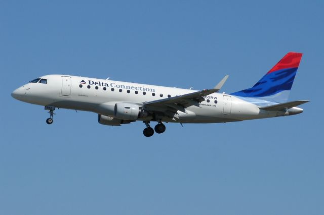 Embraer 170/175 (N862RW)