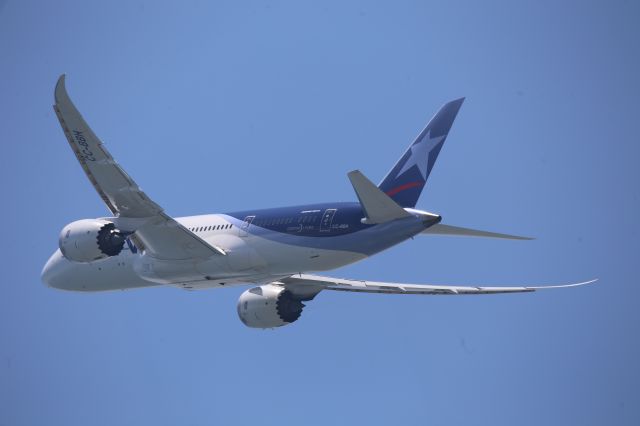 Boeing 787-8 (CC-BBH)