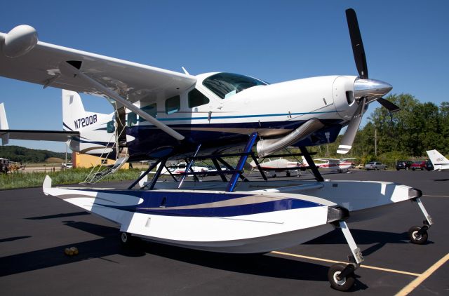 Cessna Caravan (N720QB) - At the RELIANT AIR ramp. RELIANT AIR has the lowest fuel price on the Danbury (KDXR) airport.