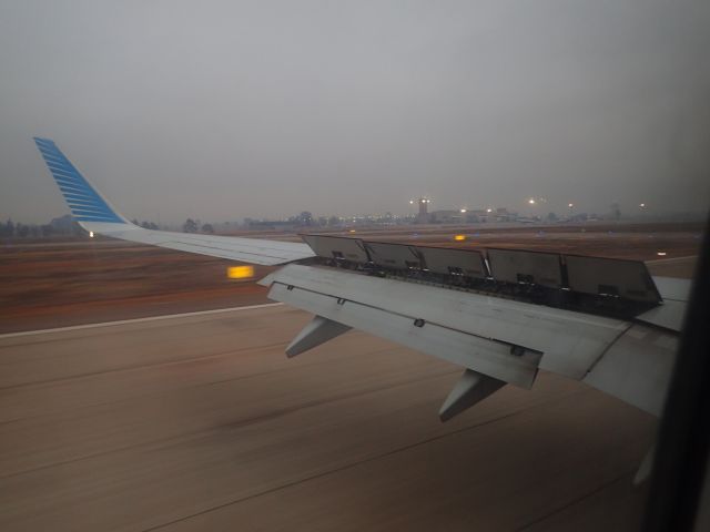 Boeing 737-800 (ARG1692) - Flaps details during the landing in a foggy day