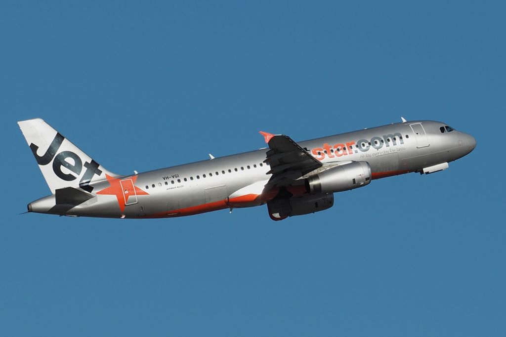 Airbus A320 (VH-VGI) - Airbus A320-232 cn 4466. Jetstar Airways VH-VGI YPPH 04 March 3033