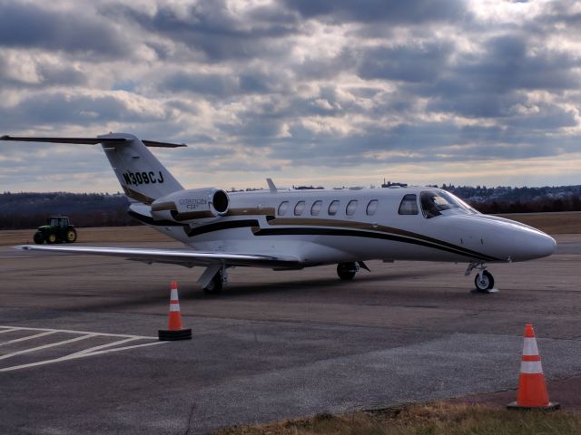 Cessna Citation CJ1 (N309CJ) - Cessna 525A on the apron at KHZL