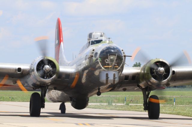 Boeing B-17 Flying Fortress (N48543)