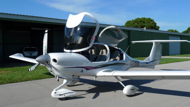 Diamond Star (N461DS)