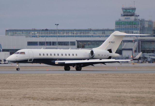 Bombardier Global 5000 (N711LS)