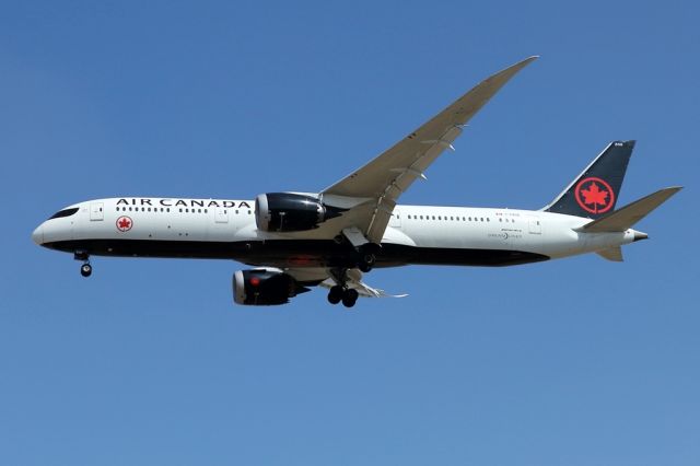 Boeing 787-9 Dreamliner (C-FRSR) - 17/09/2019: Daily flight from Toronto, duration of 09h53m, upon landing on runway 26.