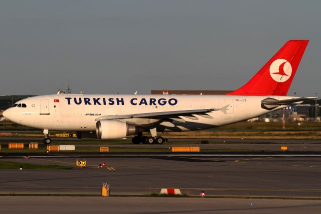 Airbus A310 (TC-JCT)