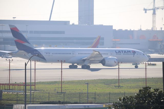 Boeing 787-9 Dreamliner (CC-BGP)