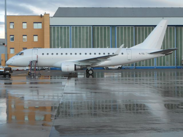 Embraer 170/175 (4L-TGL)