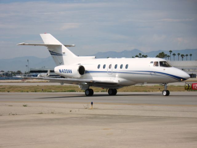 Hawker 800 (N409AV) - TAXIING TO RWY 30