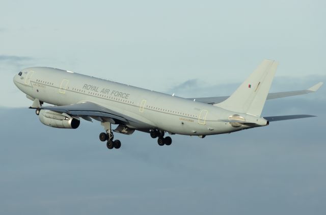 Airbus A330-200 (ZZ332)