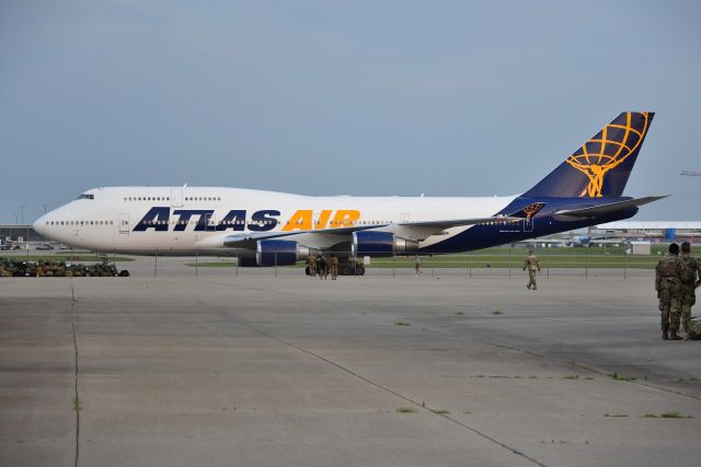 Boeing 747-400 (N482MC) - 08-02-23