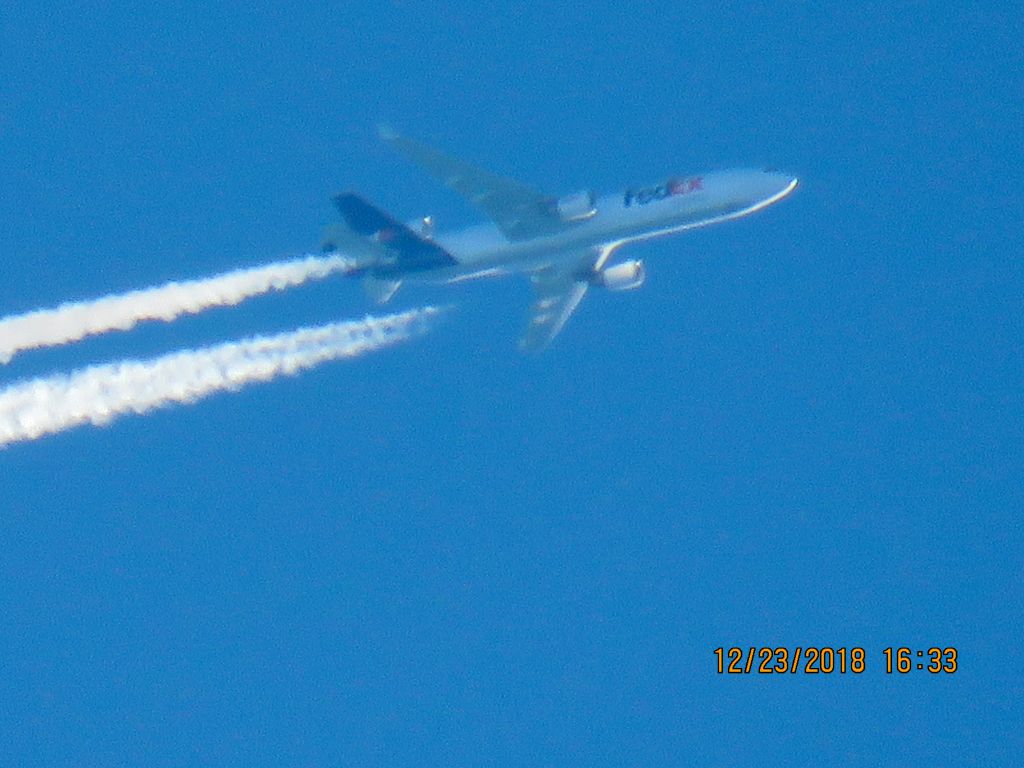 Boeing MD-11 (N593FE)