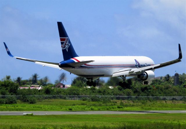 BOEING 767-300 (N378CX)