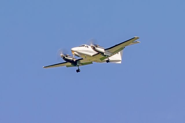 Beechcraft Super King Air 200 —