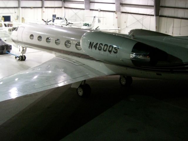 Gulfstream Aerospace Gulfstream IV (N460QS) - NETJETS CLEANING AT HUNTSVILLE FLIGHT CENTER