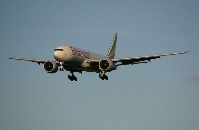 BOEING 777-200LR (ET-ANQ)