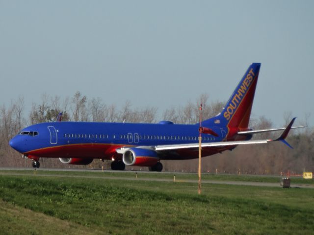 Boeing 737-800 (N8632A)