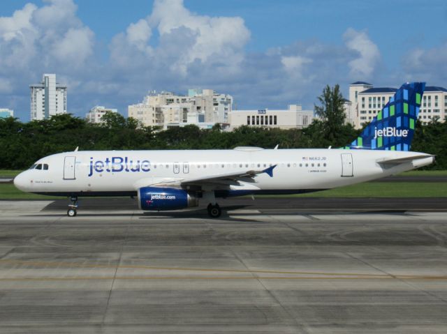 Airbus A320 (N662JB)