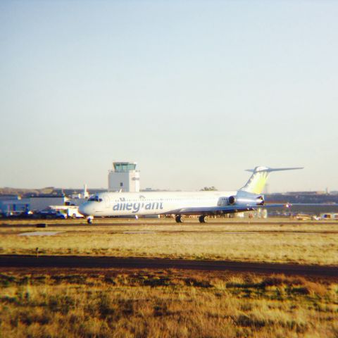 McDonnell Douglas MD-83 (N406NL) - Landing RWY 3, ogden.