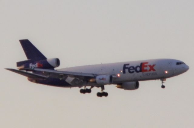 McDonnell Douglas DC-10 (N383FE)