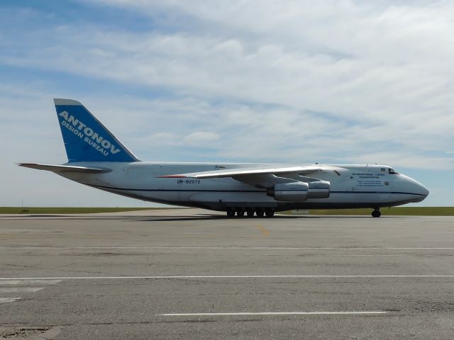 Antonov An-124 Ruslan (UR-82072)