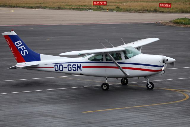 Cessna Skylane RG (OO-GSM) - BELGIAN FLIGHT SCHOOL