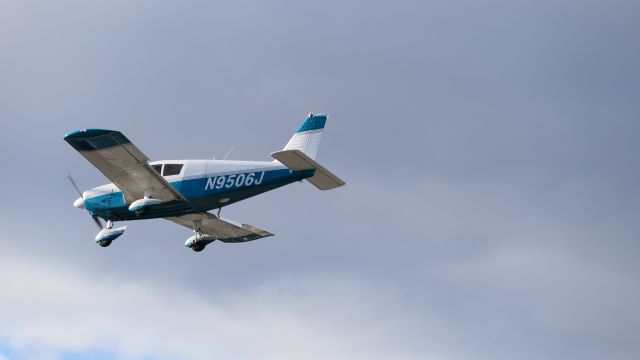 Piper Cherokee (N9506J)