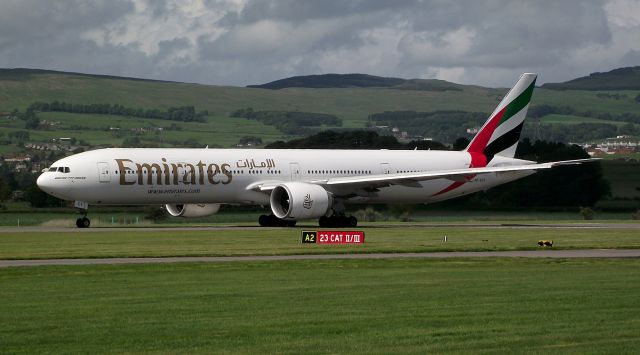 Boeing 777-200 (A6-ECY) - Emirates