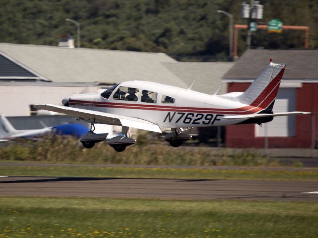 Piper Cherokee (N7629F) - Landing runway 35.