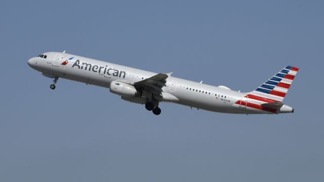 Airbus A321 (N542UW) - Departing LAX on 25R