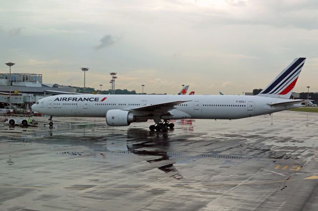 BOEING 777-300 (F-GSQJ)