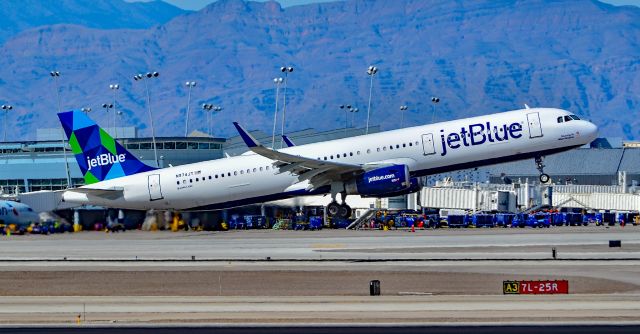 Airbus A321 (N974JT) - N974JT JetBlue Airways Airbus A321-231 s/n 7448 "Soarinng to Blue Heights" - Las Vegas - McCarran International (LAS / KLAS)br /USA - Nevada, March 24, 2017br /Photo: Tomás Del Coro