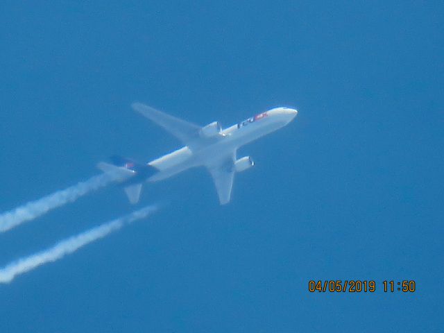 BOEING 767-300 (N147FE)