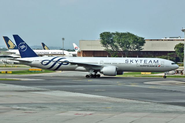BOEING 777-300 (F-GZNE)