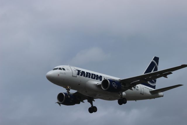 Airbus A318 (YR-ASB)