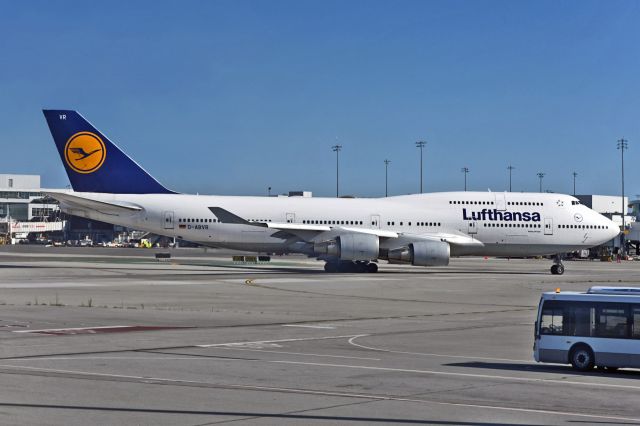 Boeing 747-400 (D-ABVR)