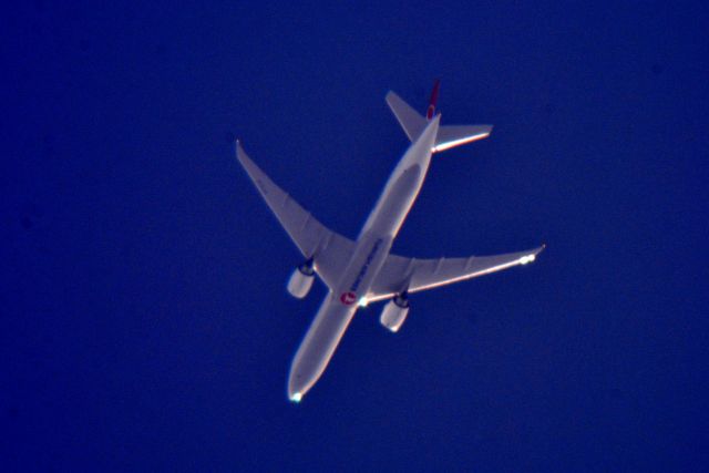 BOEING 777-300ER (TC-LJJ) - Turkish Airlines 31 Istanbul Ataturk Intl to Hartsfield-Jackson Intl over Cleveland 36,000 ft. 07-27-16.