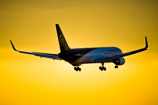 BOEING 767-300 (N358UP)