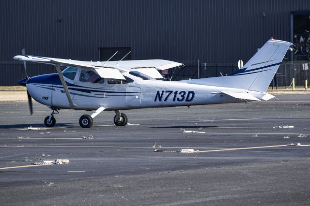 Cessna Skylane (N713D)