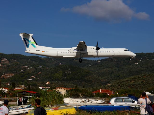 de Havilland Dash 8-400 (D-AASG) - Landing above Point Spotting.