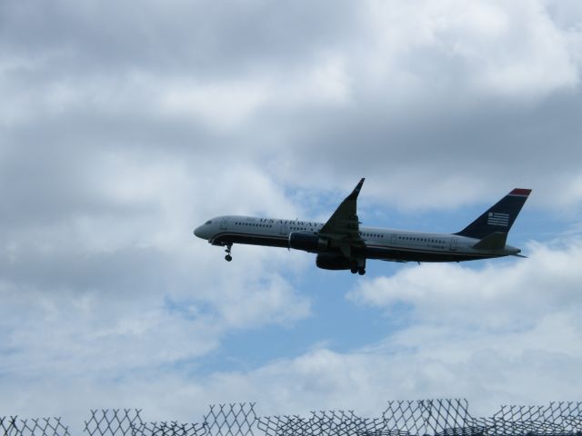 Boeing 757-200 (N206UW)